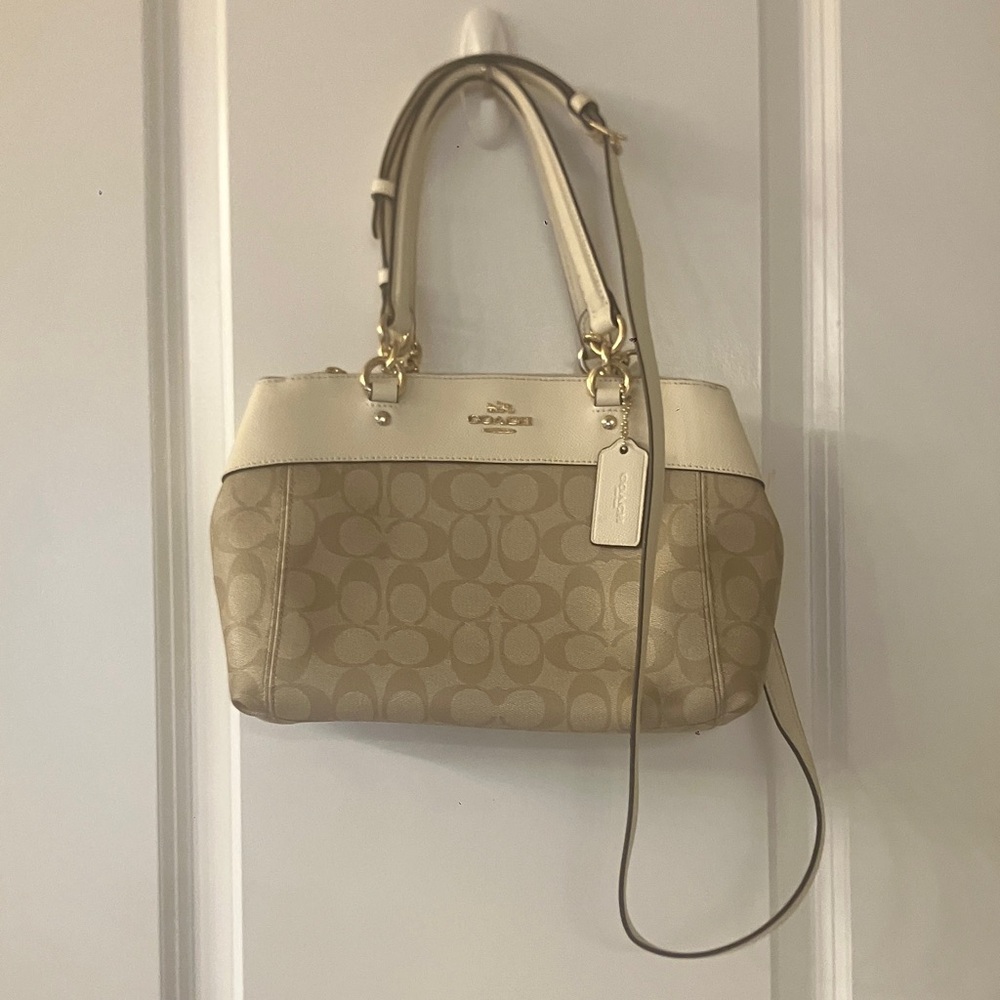 BEAUTIFUL Coach Beige and Cream Shoulder Bag!!